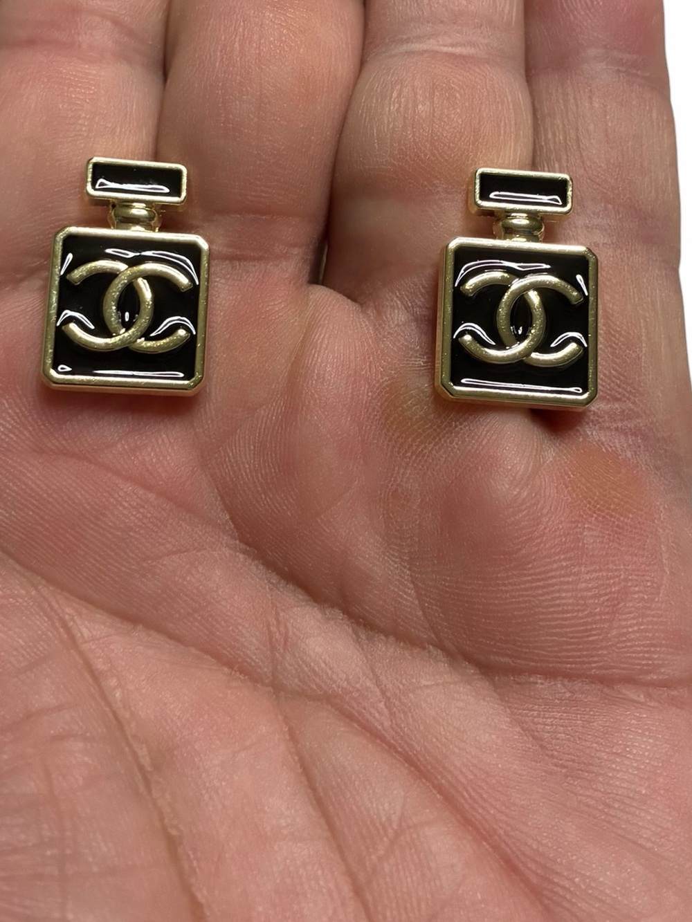 ChaneI. Logo Perfume Bottle Stud Earrings Black Enamel with Silver- Tone